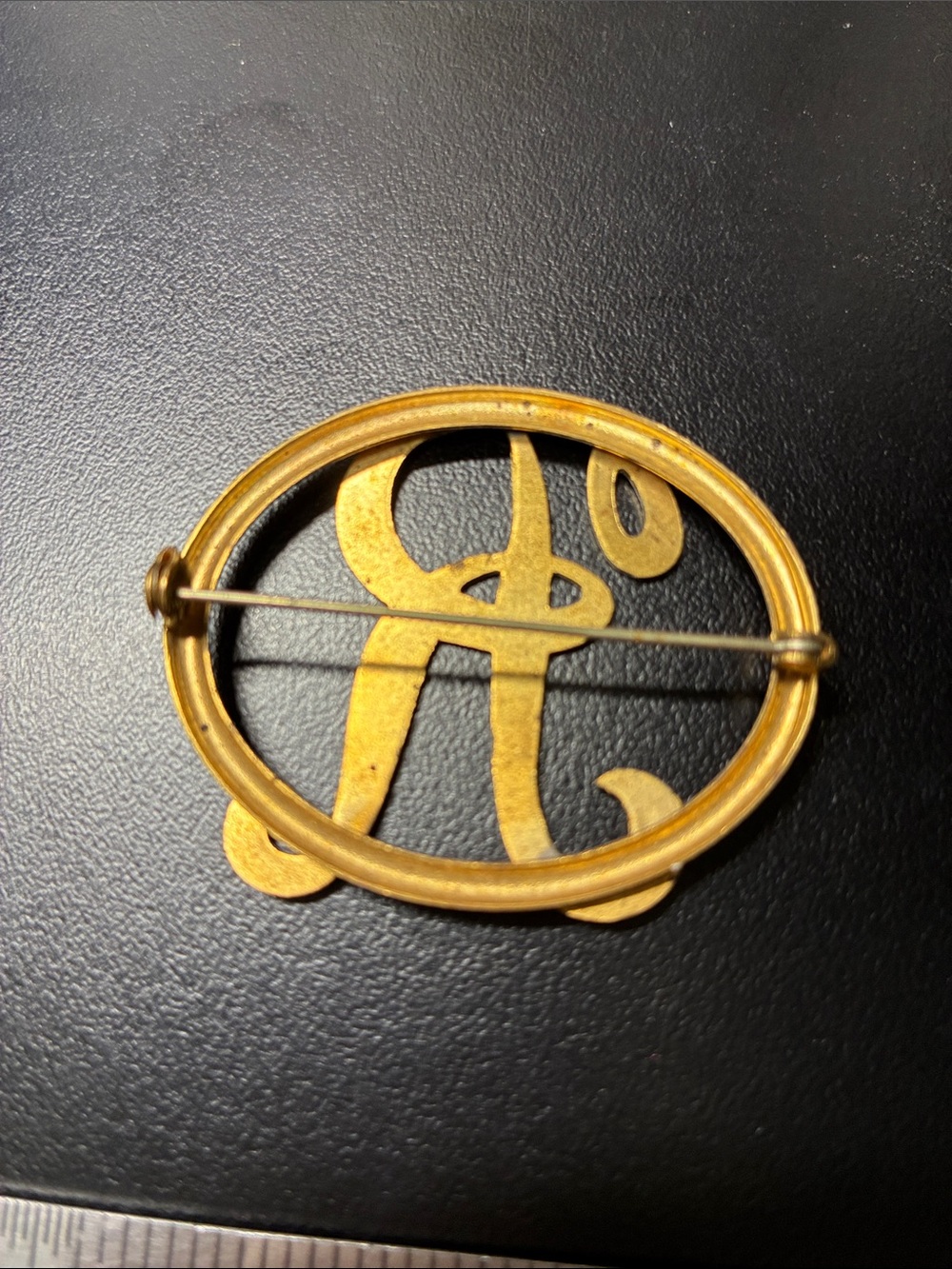 Gold Initial R Monogram Brooch - Picture 4 of 7
